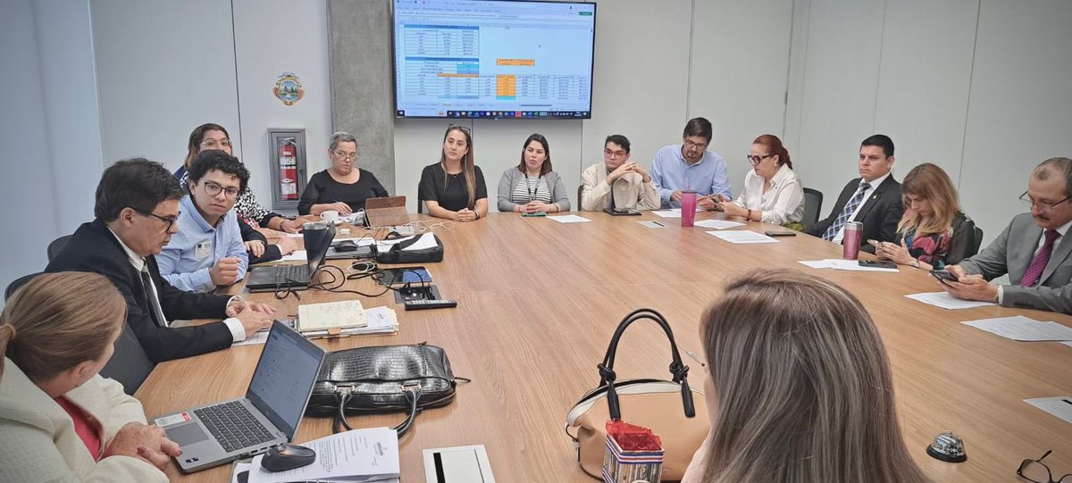 PLNJuventud's tweet photo. Desde la Juventud Liberacionista asumimos el compromiso de acompañar a nuestra fracción legislativa en el de diálogo con las Universidades Públicas del país para defender el Fondo Especial para la Educación Superior del ataque artero e intervencionista del Gobierno. https://t.co/4LRqzwu5j2