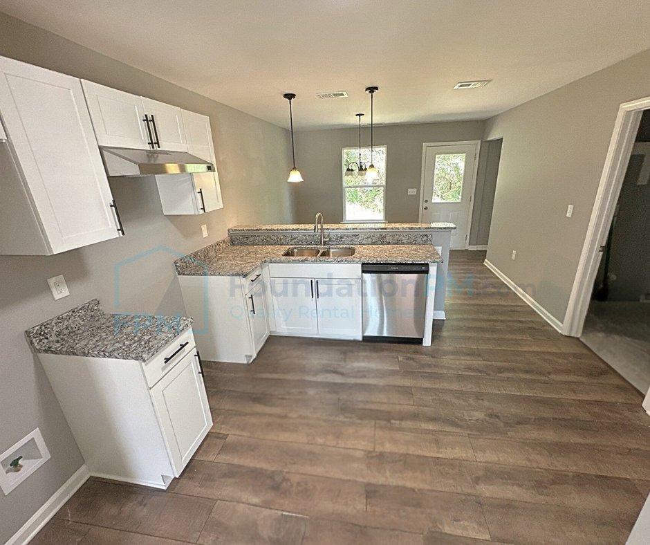 Foundation_PM's tweet photo. 🏡 For Rent: 3BR/2BA in Memphis! Immediate Move-In Available! 🏡

✨ Newly renovated 3 bedroom, 2 bathroom home at 3406 Rosecreek Cove in a quiet cul-de-sac in Memphis, TN 38118!

✅ Rent: $1,598/month
✅ Size: 1,410 sqft
✅ ZERO security deposit for qualified applicants! https://t.co/2ROIA8ygcH