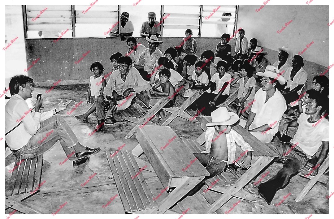 Cuando a un hombre lo sigue un pueblo entero, es porque el corazón en las manos lleva.