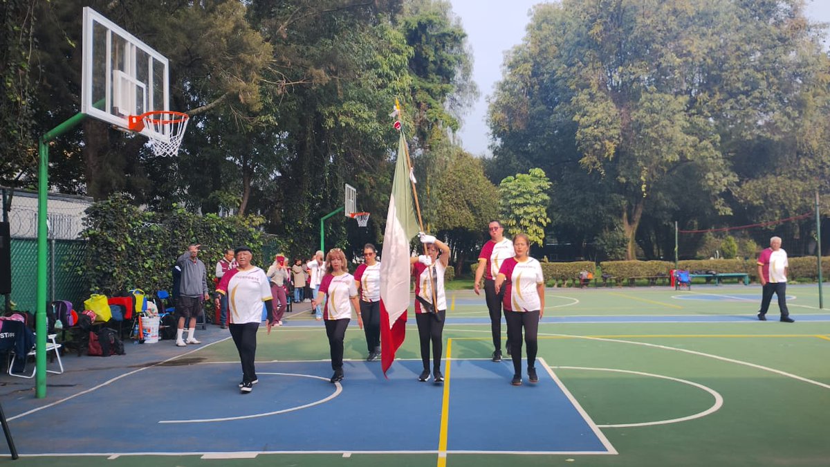 Martin01969019's tweet photo. Torneo de Cachibol 🏐 para celebrar las #FiestasPatrias🎉 🇲🇽 🪅 En el Deportivo "Rosario Iglesias Rocha" ubicado en Villa Coapa @Alcaldia_Coy con la participación de equipos de Tepeji del Rio, Puebla, Estado de México y de la CDMX...(1/2) https://t.co/R68l2ycrnZ