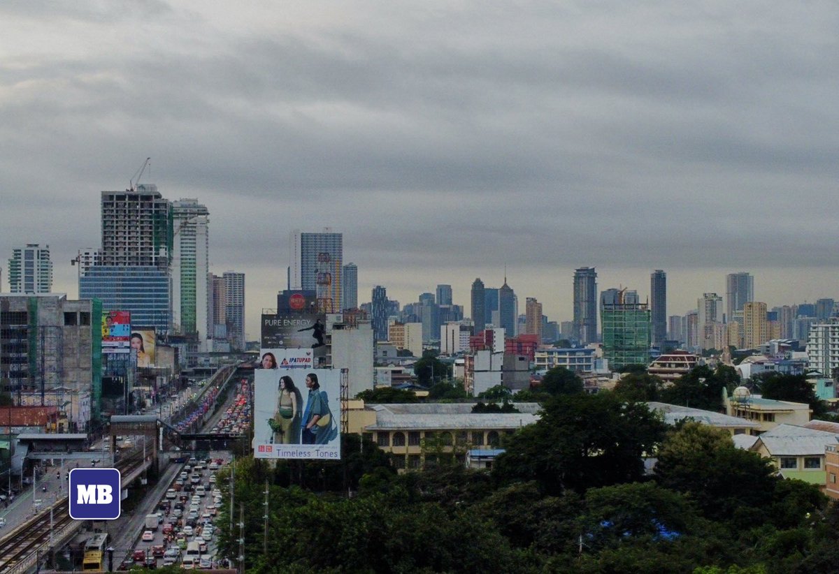 manilabulletin's tweet image. LOOK: Dark clouds were visible in the Metro Manila sky on Tuesday, September 17. 

According to PAGASA, Tropical Depression #GenerPH has intensified the Southwest Monsoon, bringing heavy rains and gusty winds to Metro Manila, Ilocos Region, Cordillera Administrative Region,…