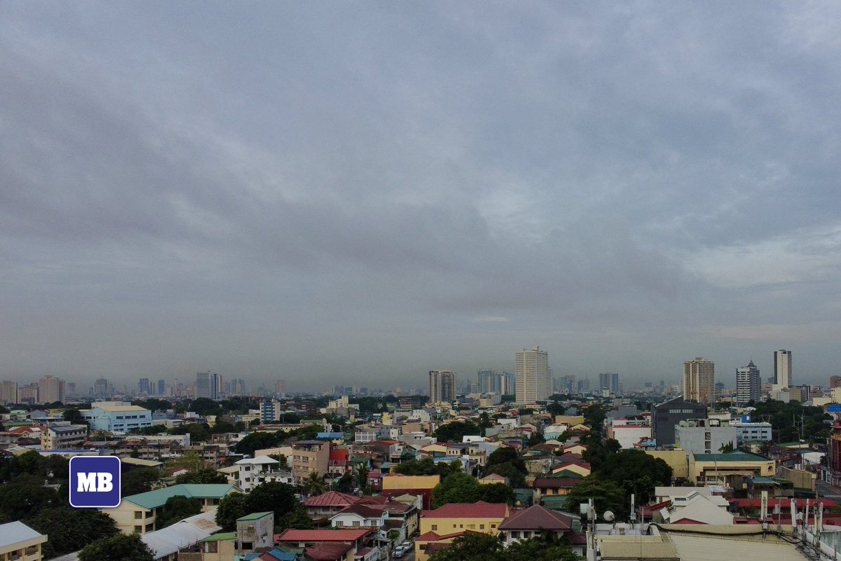 manilabulletin's tweet image. LOOK: Dark clouds were visible in the Metro Manila sky on Tuesday, September 17. 

According to PAGASA, Tropical Depression #GenerPH has intensified the Southwest Monsoon, bringing heavy rains and gusty winds to Metro Manila, Ilocos Region, Cordillera Administrative Region,…
