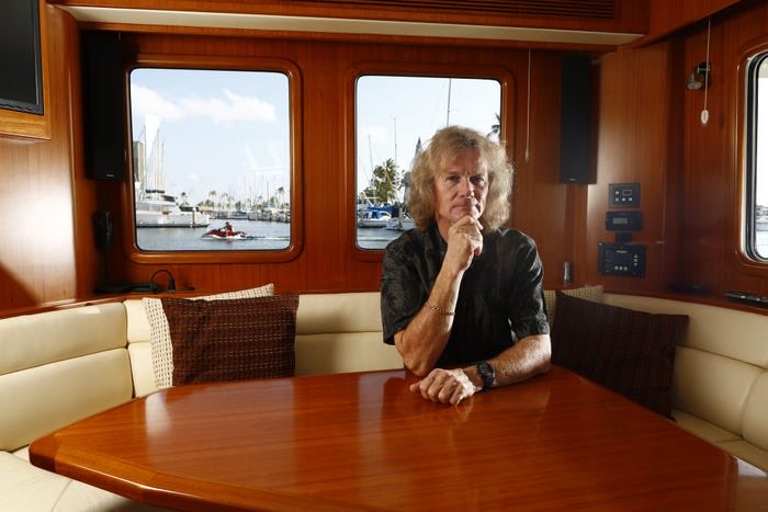 NotTuxedoSam's tweet image. meet James Hamilton

he’s Amazon’s literal very top engineer, the brain behind all the data centers

he lives in a custom yacht and does not give a fuck about any RTO