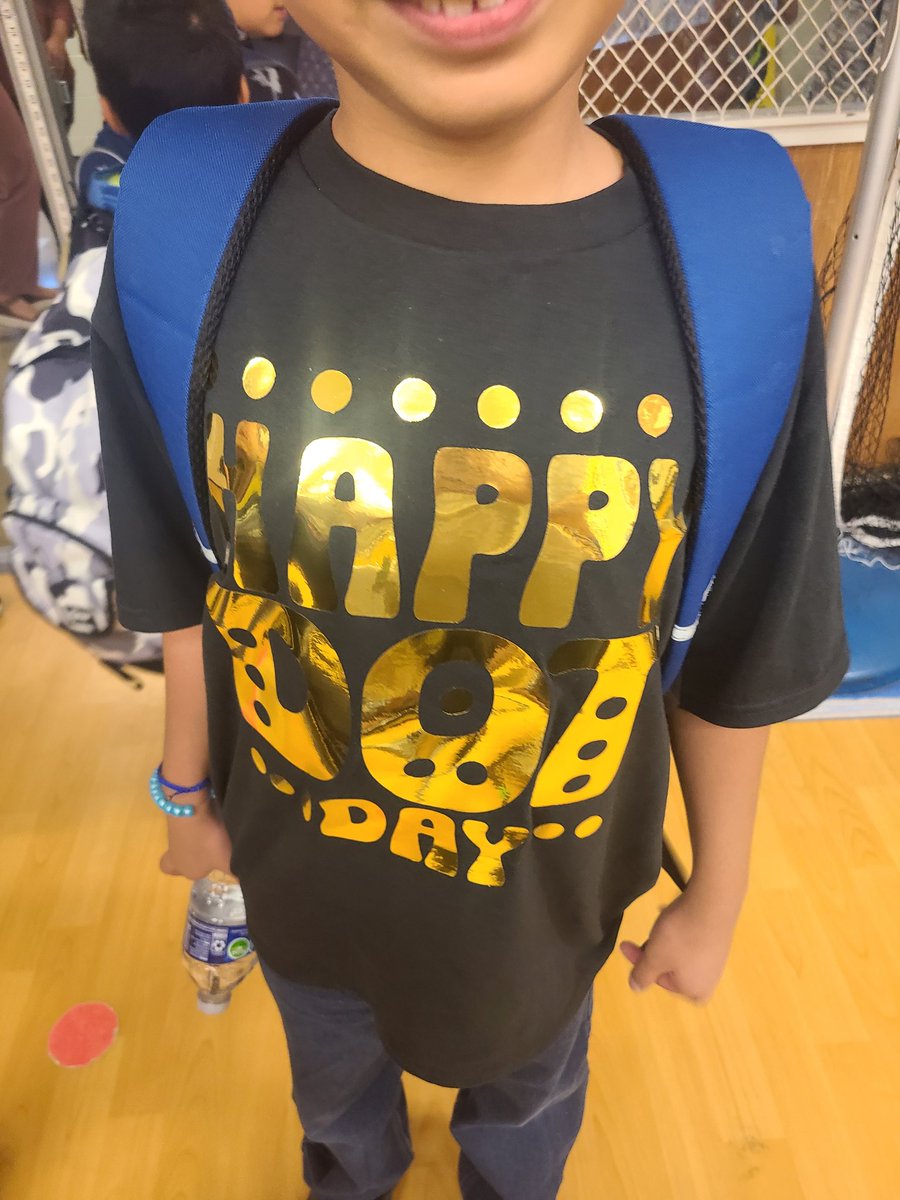 EagleReadersATX's tweet image. So many dots spotted @WalnutCreekATX for #InternationalDotDay! And one lucky raffle winner per class took home a copy of THE DOT, a stuffy reading buddy, and art supplies! #DotDayLibrary #FindYourStory #EncuentraTuCuento @AustinISDLibs @DotClubConnect @FirstBookMarket