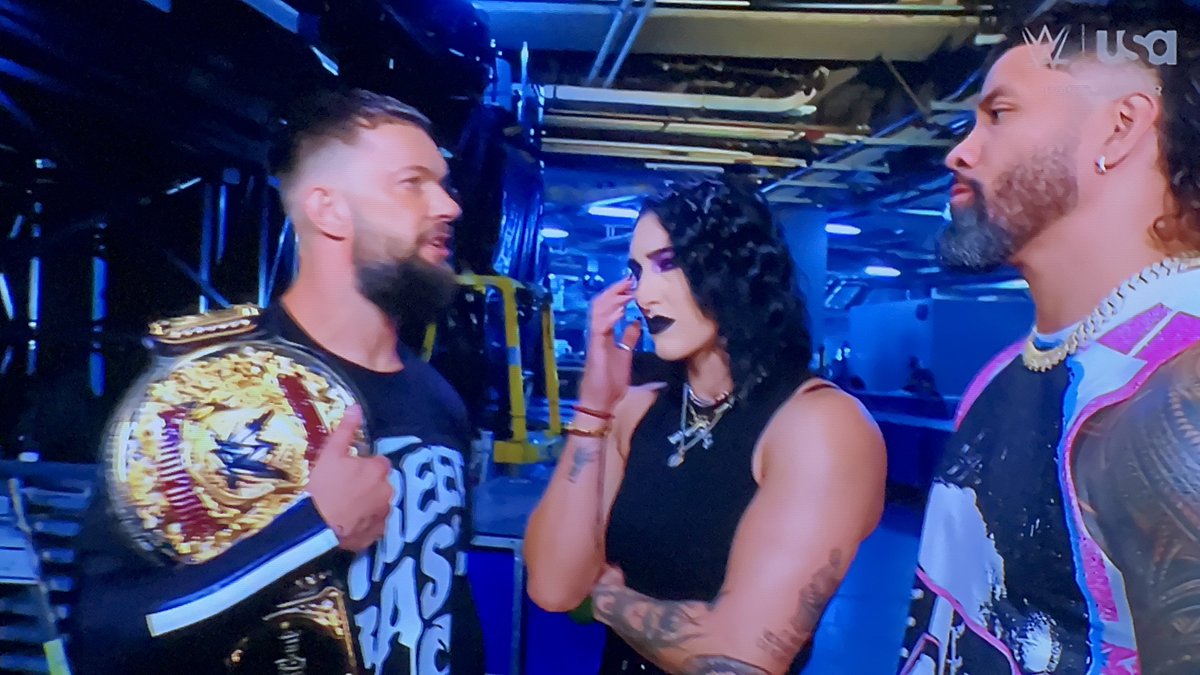 SamirTalksGraps's tweet photo. @WWE Love that Jey showed up lmao

#WWERaw https://t.co/A0aqdo3HQX