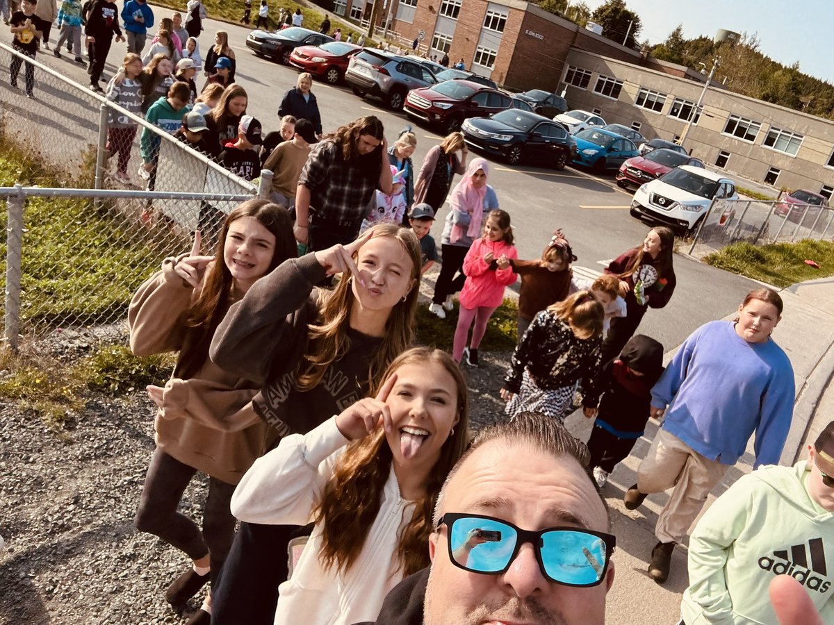#MarathonOfHope #TerryFoxRun Students <a href="/sjboscoschool/">sjboscoschool</a> took part in a school-wide neighbourhood walk today to remember one of the greatest Canadians and help continue his legacy! 💪❤️