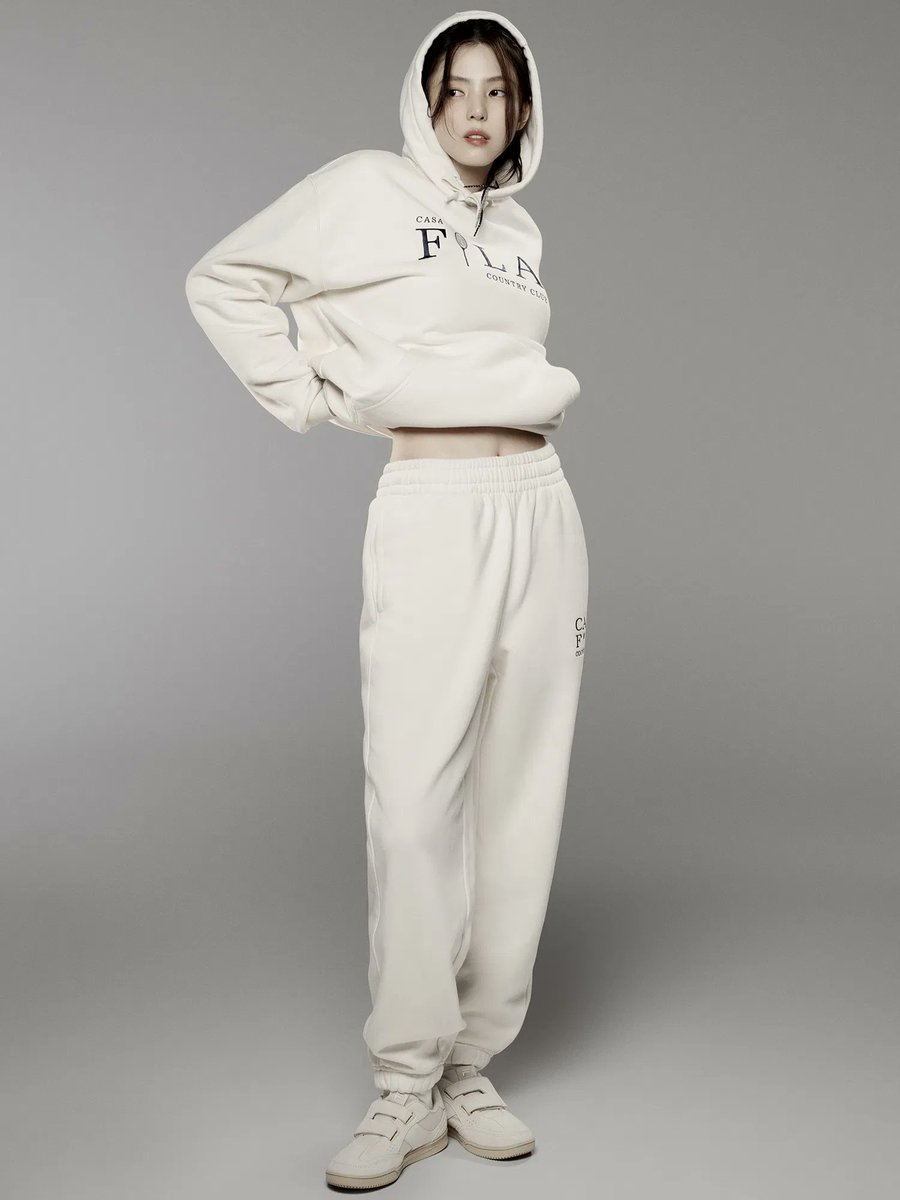 soxes's tweet photo. │Beneath the soft folds of her ivory shroud,
│she stands poised, a quiet storm of grace.
│with Fila on her chest.
⟜ 𖣇 #IVORYSH
𝗩𝗢𝗟. 𝗜𝗜 ± "𝚃𝚞𝚛𝚗 𝚢𝚘𝚞𝚛 𝚐𝚊𝚣𝚎... 𝚕𝚘𝚘𝚔 𝚒𝚗𝚝𝚘 𝚝𝚑𝚎 𝚕𝚎𝚗𝚜." Her eyes, deep and unreadable, met the camera’s stare. #한소희 https://t.co/pybdkMhSyP