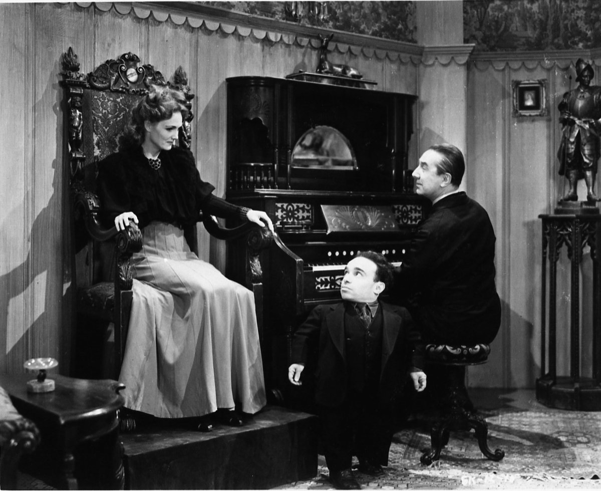 SirCophagus_OG's tweet image. Monogram Monday:

Tonight's *Poverty Row* gem is "The Corpse Vanishes", starring Bela Lugosi. This tale follows a mad scientist who kidnaps brides. 💀👰‍♀️
The film was shot in just 10 days.

Have you seen this one? Let Sir Cophagus know below! 🧛‍♂️👇 #MonogramMonday #ClassicHorror