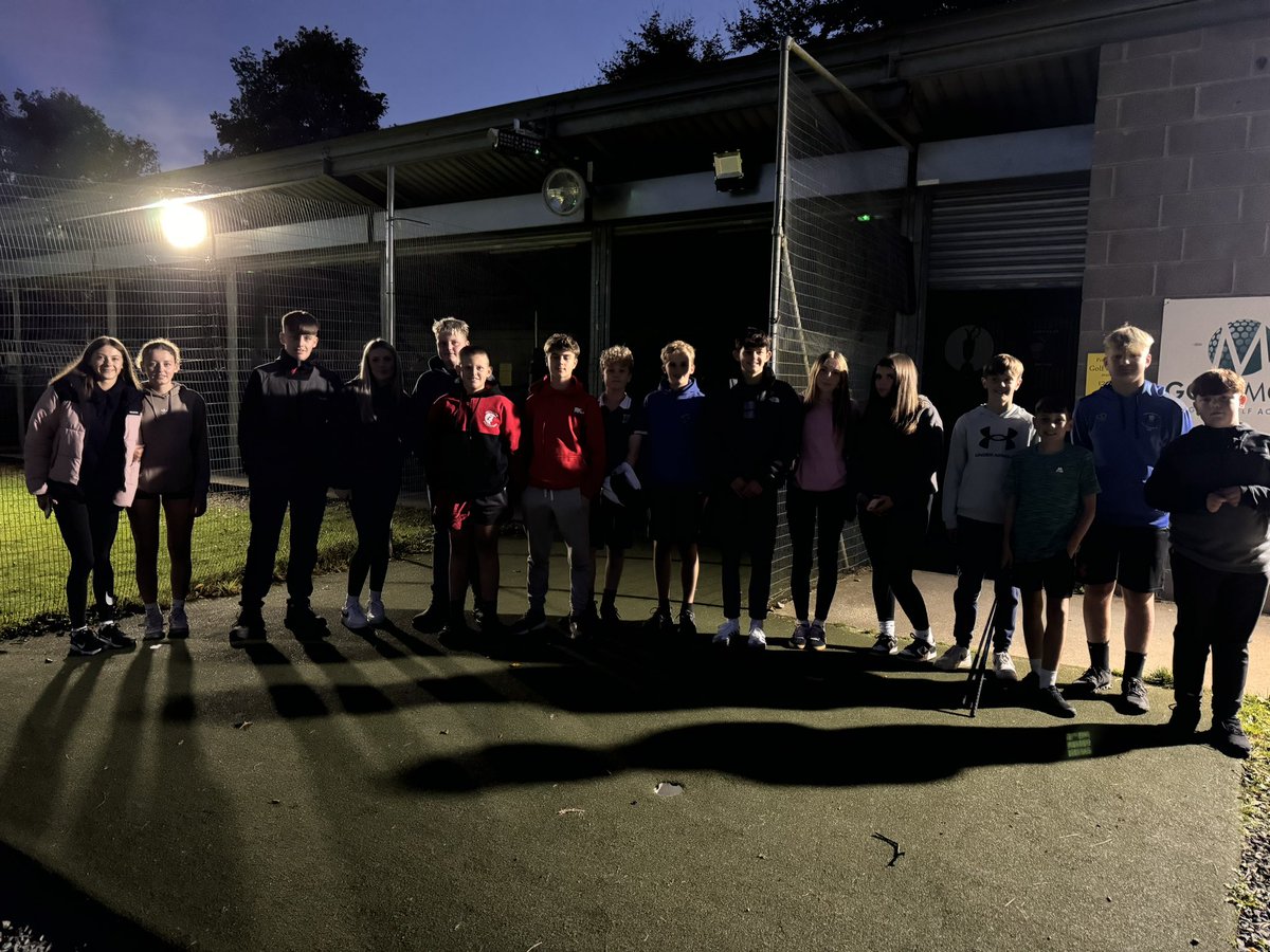 CarwynEJones's tweet photo. Noson llawn hwyl i CFfi #Llangoed yn slogio peli golff! ๐งโ๐ฆฏโณ๏ธ
Loads of fun for #Llangoed YFC slogging golf balls at the Driving range in #Llangefni! ๐ฉโ๐ฆฏโณ๏ธ https://t.co/5Gj8taIHje