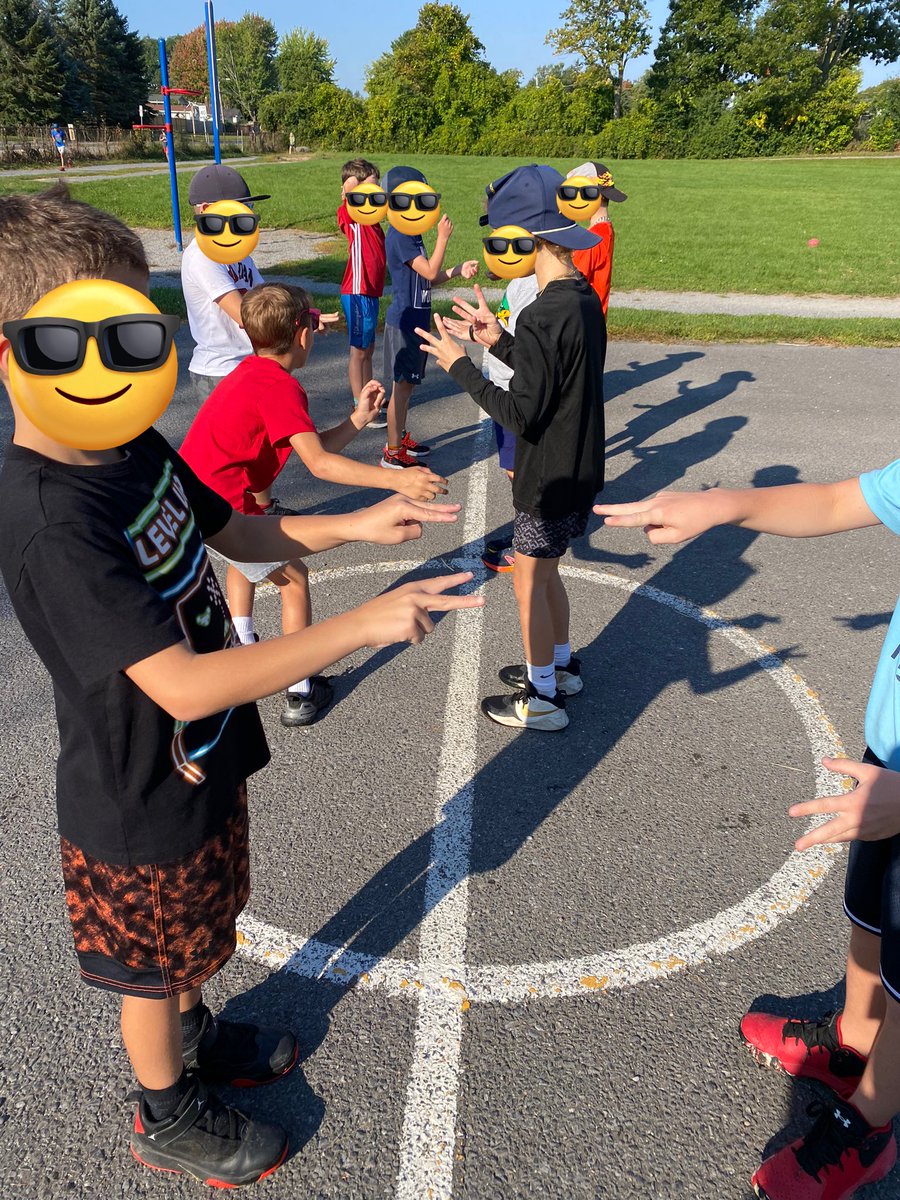 Daily Physical Activity with a math twist. Adding fingers, practising “making 10” and then tagging our opponent! 🏃🏃‍♀️🖐️