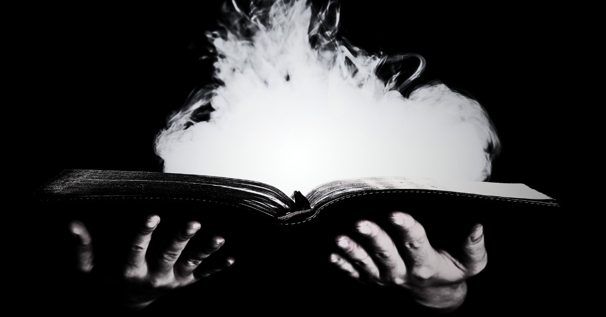 GhostVacations's tweet photo. We’ve curated the top five books for ghost hunters that are essential reads for anyone serious about paranormal investigation. https://t.co/yHsgEezIyx https://t.co/A2qlXLiUT5