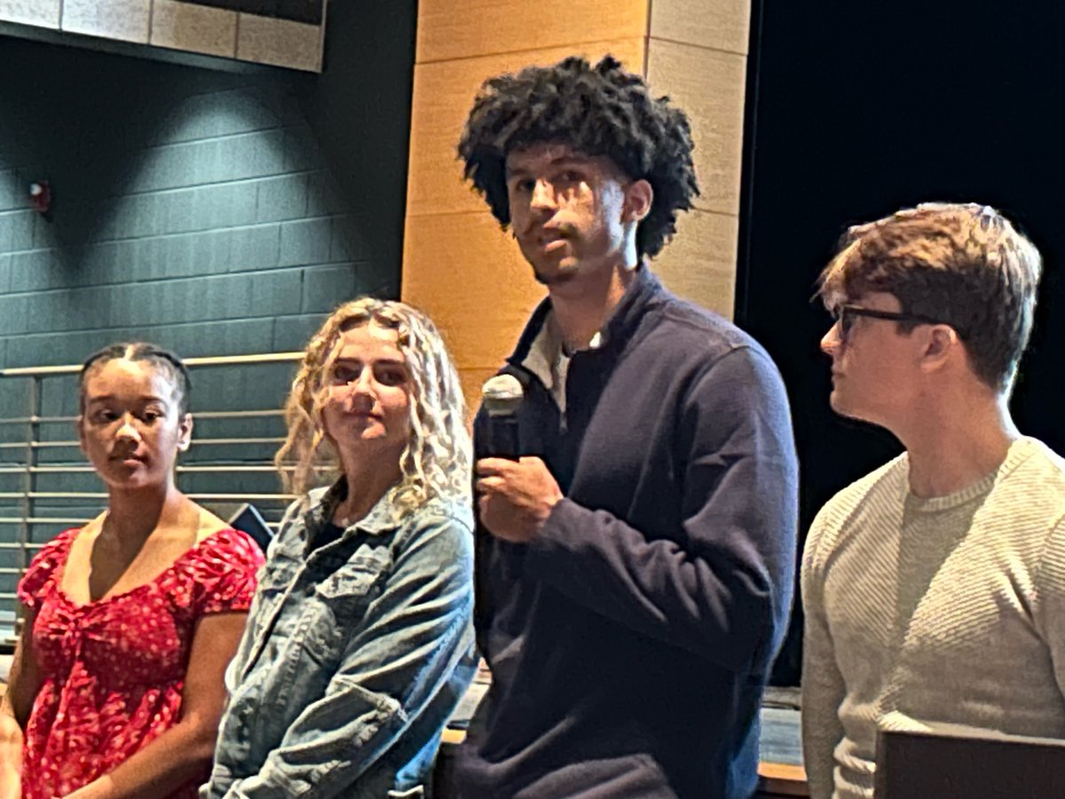 Shoutout to Daniella Riemer, Hannah Christianson, Trevor Polite, and Jackson Buckley! They made their first-ever appearance as members of the WIAA Student-Athlete Leadership team at today's Area Meeting in Greenfield.

They presented on why they wanted to be part of the team and