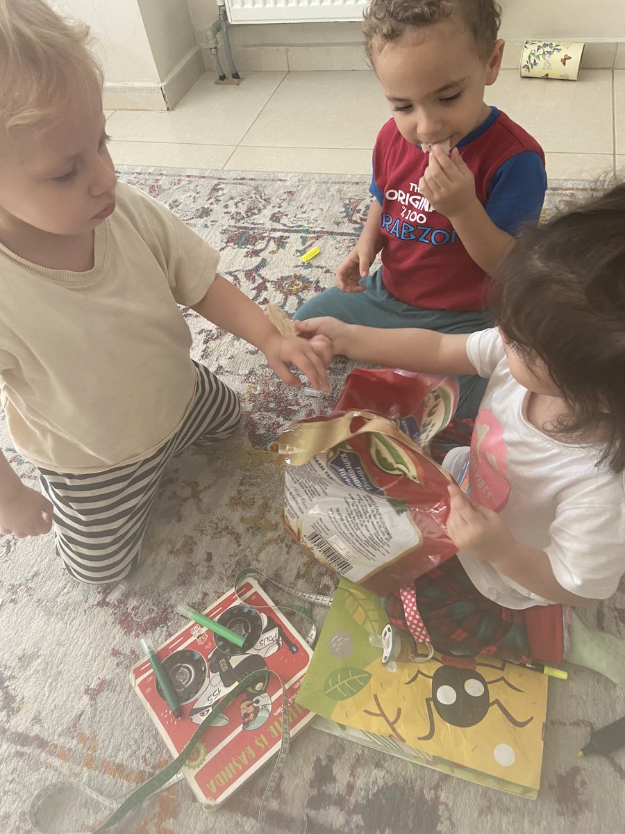 AblkSuheda's tweet photo. Her kaşıkta mutluluğun tadını çıkaran üçüzlerim, hayatın en değerli anılarını damaklarında biriktiriyor. https://t.co/BEpHj5zBb0
