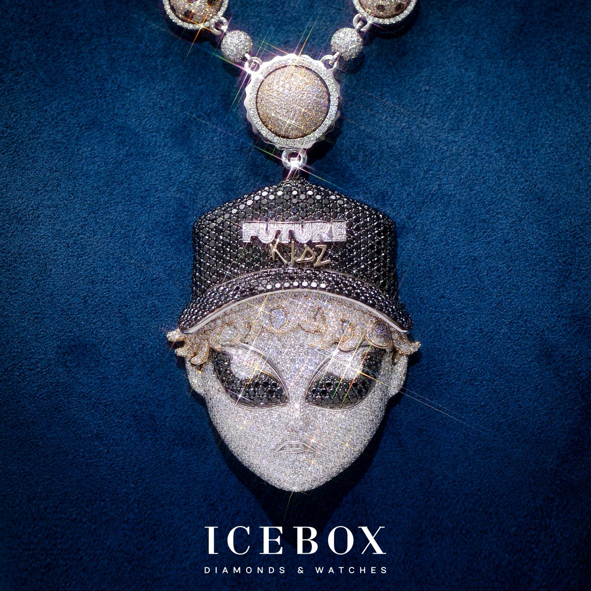 icebox's tweet image. Dalex (@DalexMusic) went crazy! Over 6,500 Diamonds & 80 Carats in this 👽🪐 Chain
Tag a friend that’s an 👽 below!