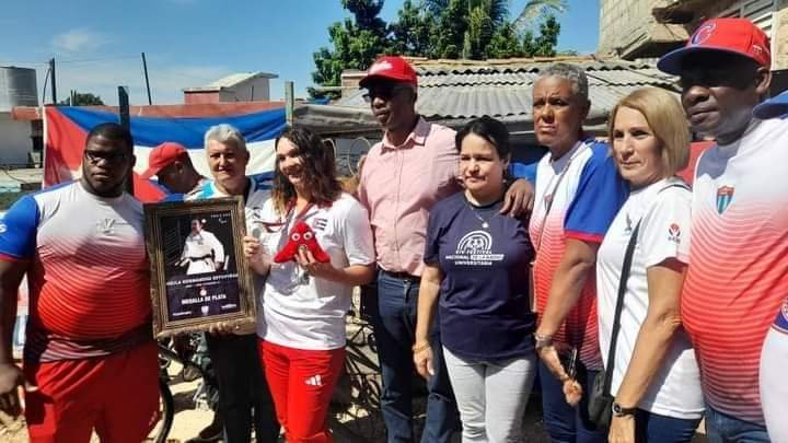 #ResumenHolguinero semanal 3: Recibimos con gran cariño, orgullo y #HonorHolguinero a Sheyla Hernández Estupiñan, subcampeona  de judo en los Juegos paralímpicos París 2024. Constituyó la medalla 100 de Cuba en estos juegos. Su tierra natal #HolguínSí le rinde honores por #Cuba