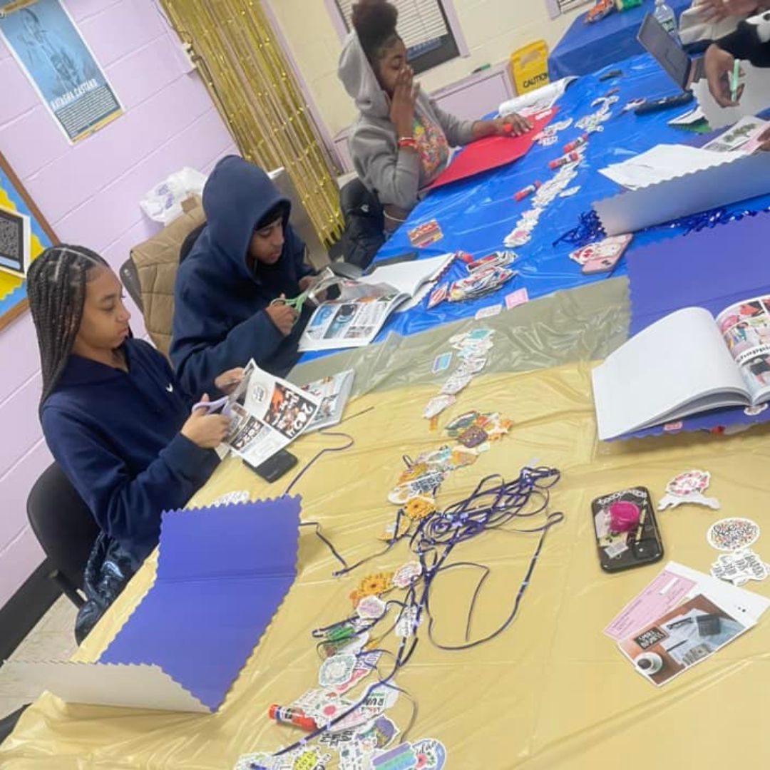 Leadersnyc's tweet photo. Let's take it back to when our leaders created vision boards to map out their dreams and goals. 🌟 Vision boards are a powerful tool that helps them visualize their future and stay motivated on their path to success! 🛤️💡 #VisionBoards #TLNYC #FutureLeaders #DreamBig https://t.co/HPmeNH283P