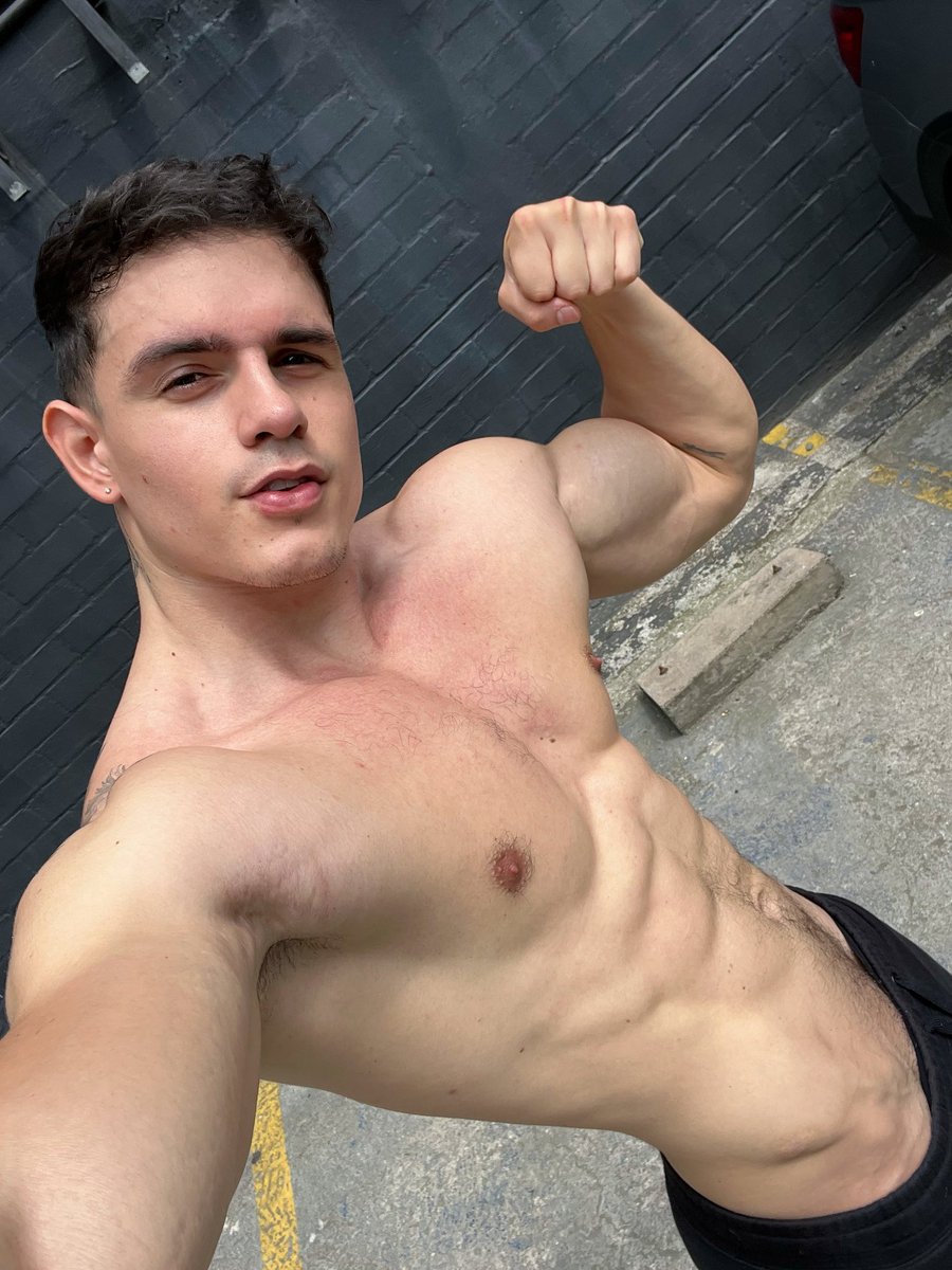 MATHEW_SUMER's tweet photo. 💪🏼 Me gusta estar durooo! https://t.co/DQG0dgFyCe