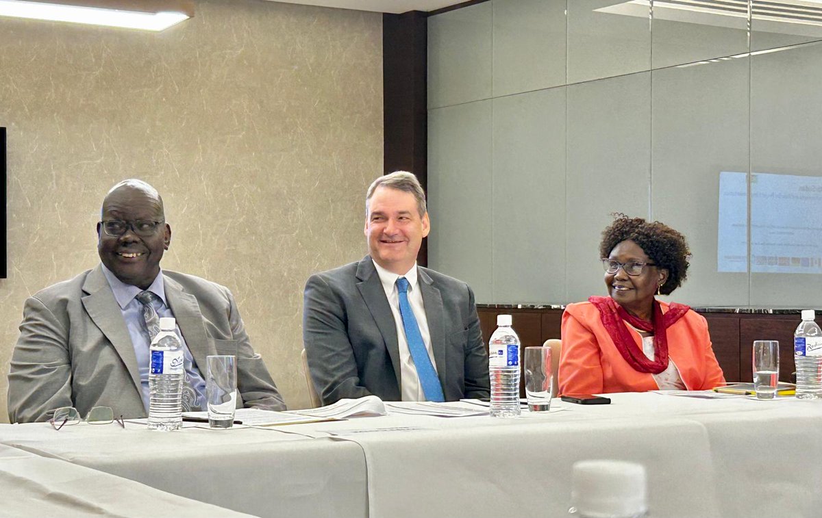 Undeland's tweet photo. Enjoyed being with Public Service and HR Devel Minister Hon. Dak Duop Bichiok at today's session on civil service reform.  The #WorldBankGroup is keen to partner with #SouthSudan to strengthen the public service to deliver for its citizens and businesses. https://t.co/9GzEN9OPeH