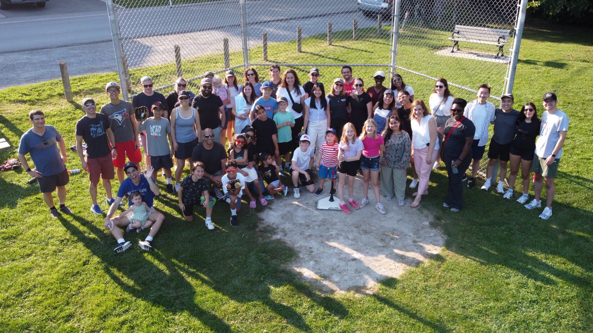 UofTPaedsRes's tweet image. Another year, another @SickKidsNews staff vs. resident baseball game - and another decisive victory for the faculty 🫠 #yaysports