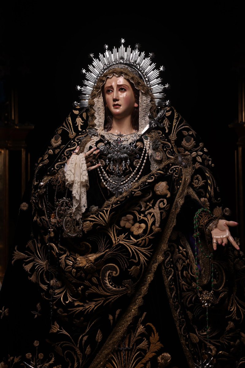 HdadyPaciencia's tweet photo. Nuestra Madre viste de forma extraordinaria, terno de la Virgen de los Dolores de Yunquera, localidad de la Sierra de las Nieves con la que nuestra Hermandad tiene lazos fraternos. https://t.co/ji0OO4aToa