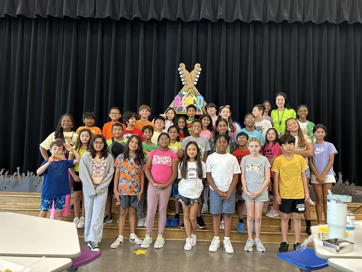 We Shine Bright with Kindness <a href="/MemorialSTEM/">Memorial Elementary</a> 
#kindnessWeek
