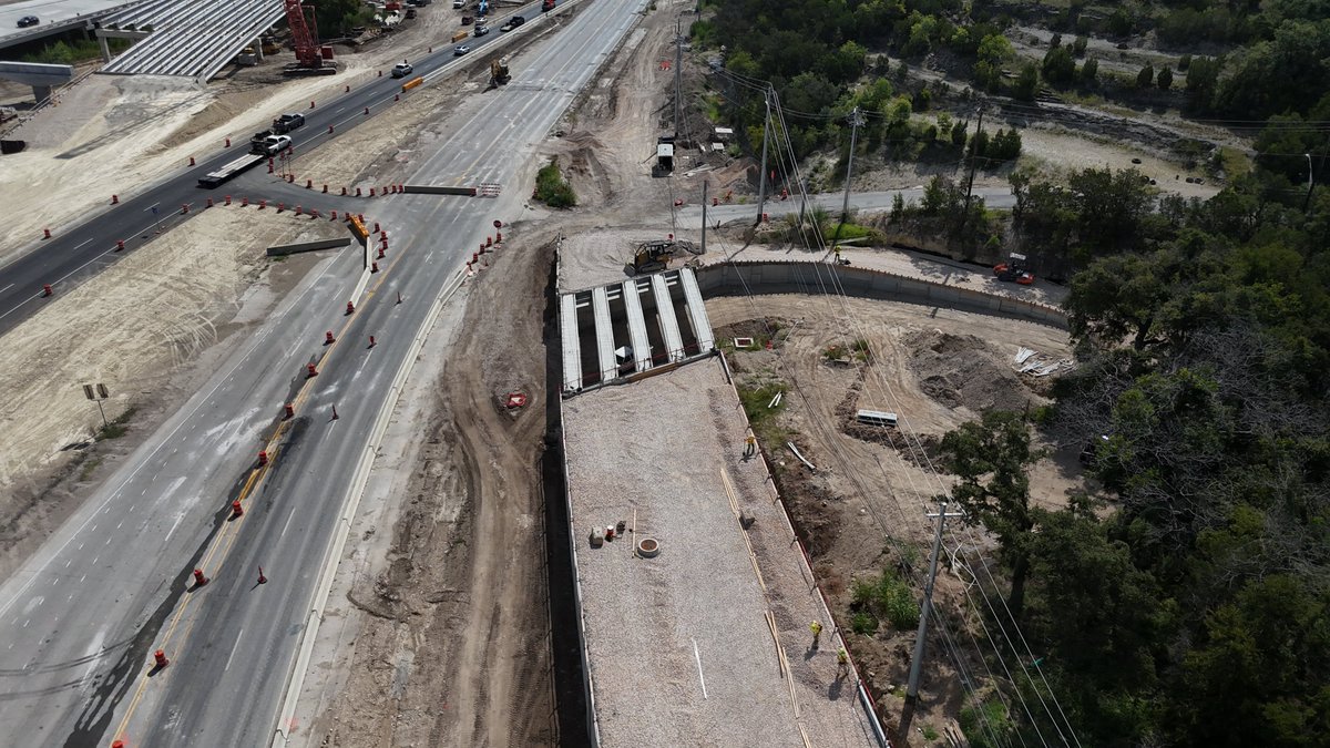 OakHillParkway's tweet image. When this bridge for the eastbound US 290 frontage road is complete, bicyclists and pedestrians can cross underneath US 290 safely. 🛣️🚶‍♂️#sharedusepath #access