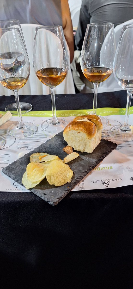 Rafae d'Gere (@rafaedgere) on Twitter photo Años sin asistir catas magistrales en el #Alcázar organizadas #CobosCatering <a href="/ayuntjerez/">Ayuntamiento de Jerez</a> <a href="/VinosJerez/">Vinos de Jerez</a> y con la <a href="/bodegaswilliams/">Williams&Humbert</a> y su enólogo <a href="/juanjomesa1971/">juan jose mesa perez</a> y <a href="/FerrerPepe/">José Ferrer</a>, magnífica velada con grandes vinos gama #DonZoilo y #CanastaCream con un maridaje muy acertado. Años sin asistir catas magistrales en el #Alcázar organizadas #CobosCatering <a href="/ayuntjerez/">Ayuntamiento de Jerez</a> <a href="/VinosJerez/">Vinos de Jerez</a> y con la <a href="/bodegaswilliams/">Williams&Humbert</a> y su enólogo <a href="/juanjomesa1971/">juan jose mesa perez</a> y <a href="/FerrerPepe/">José Ferrer</a>, magnífica velada con grandes vinos gama #DonZoilo y #CanastaCream con un maridaje muy acertado.