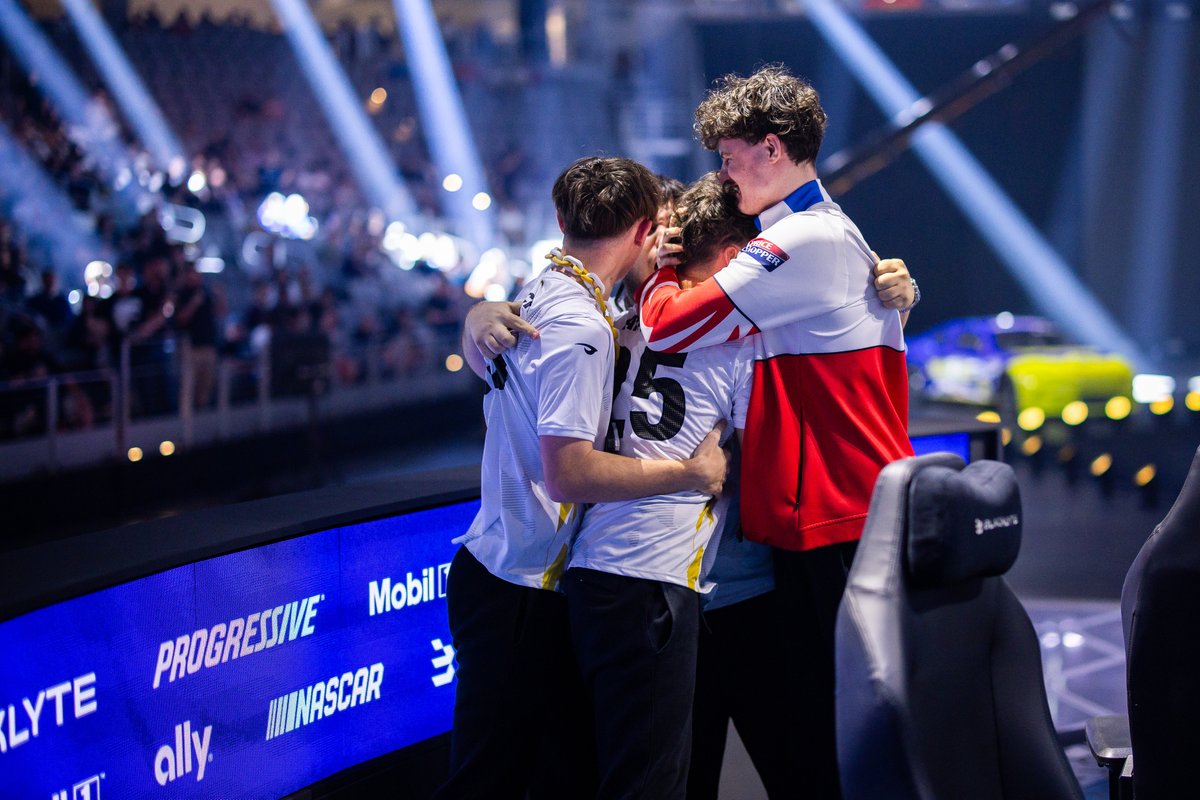 PioneersGG's tweet photo. A weekend to remember 💛

We'll forever cherish the moments we experienced during RLCS Worlds 🥰

Thank you to our players, staff, and fans for an unforgettable LAN. This... is Rocket League 🐴 https://t.co/hVHteYCVA5