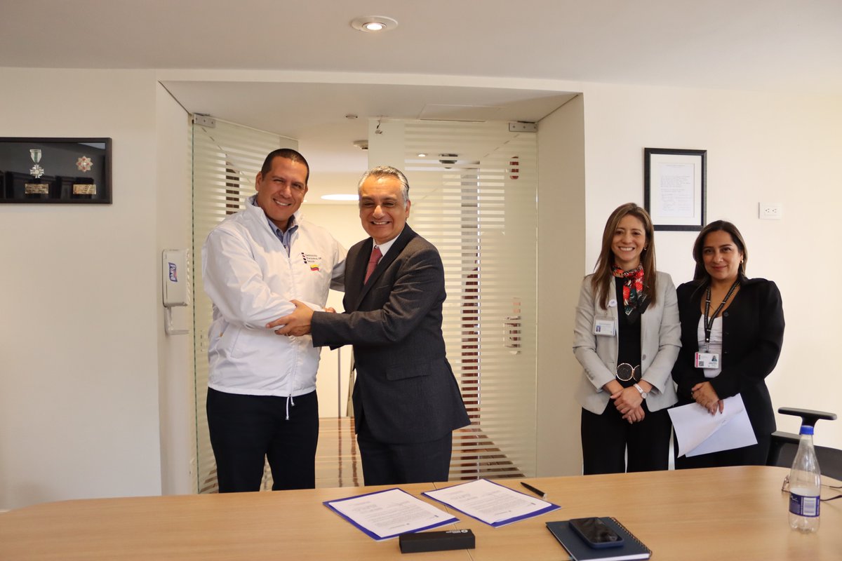 INSColombia's tweet photo. #INSTeCuenta Ambos directores celebraron esta alianza por la salud pública. El director de la @FSFB_Salud , Henry Gallardo, dijo: "El INS es un aliado importante en los temas de salud pública y desde la #FSFB podemos apoyar y trabajar para hacer cosas importantes para el país. https://t.co/02wDG9ops8
