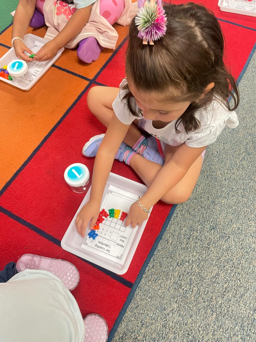 Anajimenez08A's tweet image. Kindergartens in Mrs. Monford's class had a fun time doing #CountingCollections 🧮🦫 #PISDMathChat #BurnettBeavers