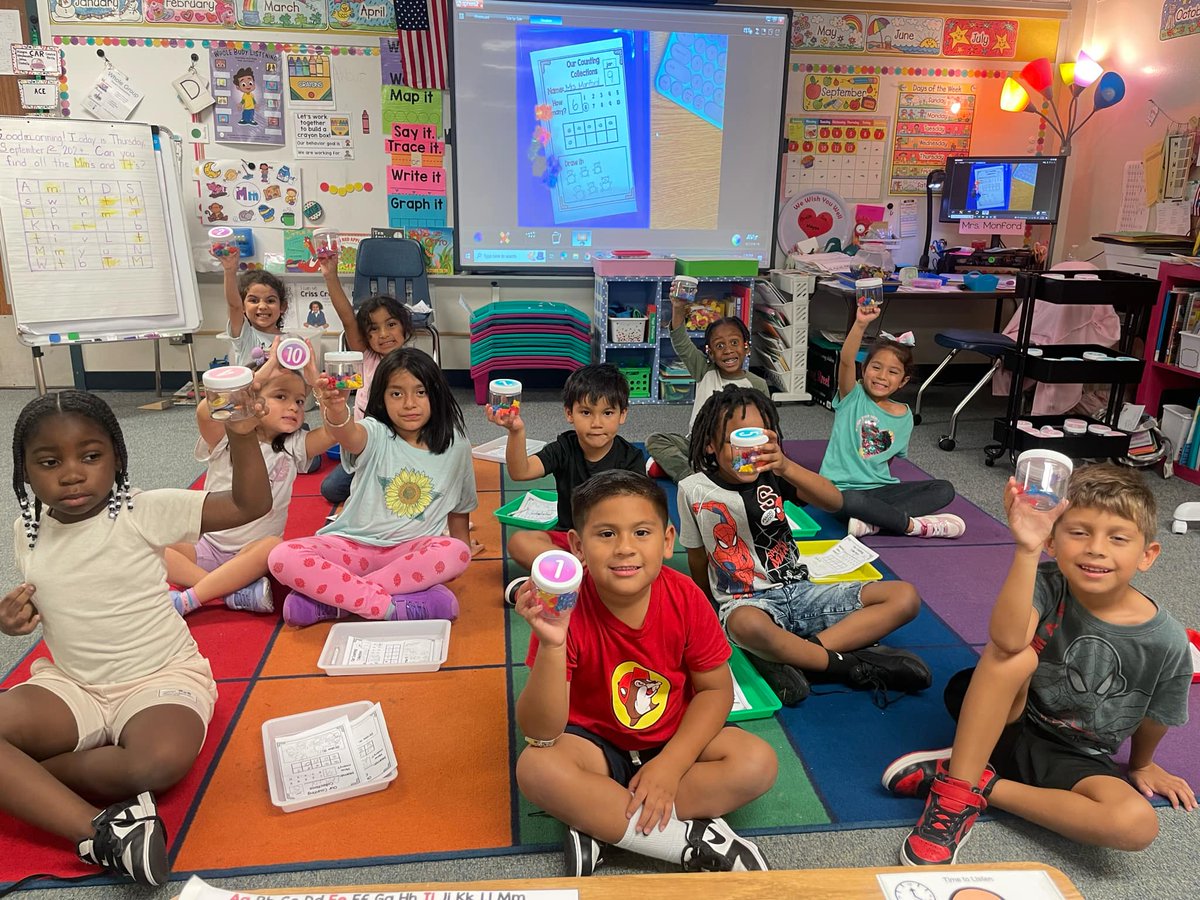 Anajimenez08A's tweet image. Kindergartens in Mrs. Monford's class had a fun time doing #CountingCollections 🧮🦫 #PISDMathChat #BurnettBeavers
