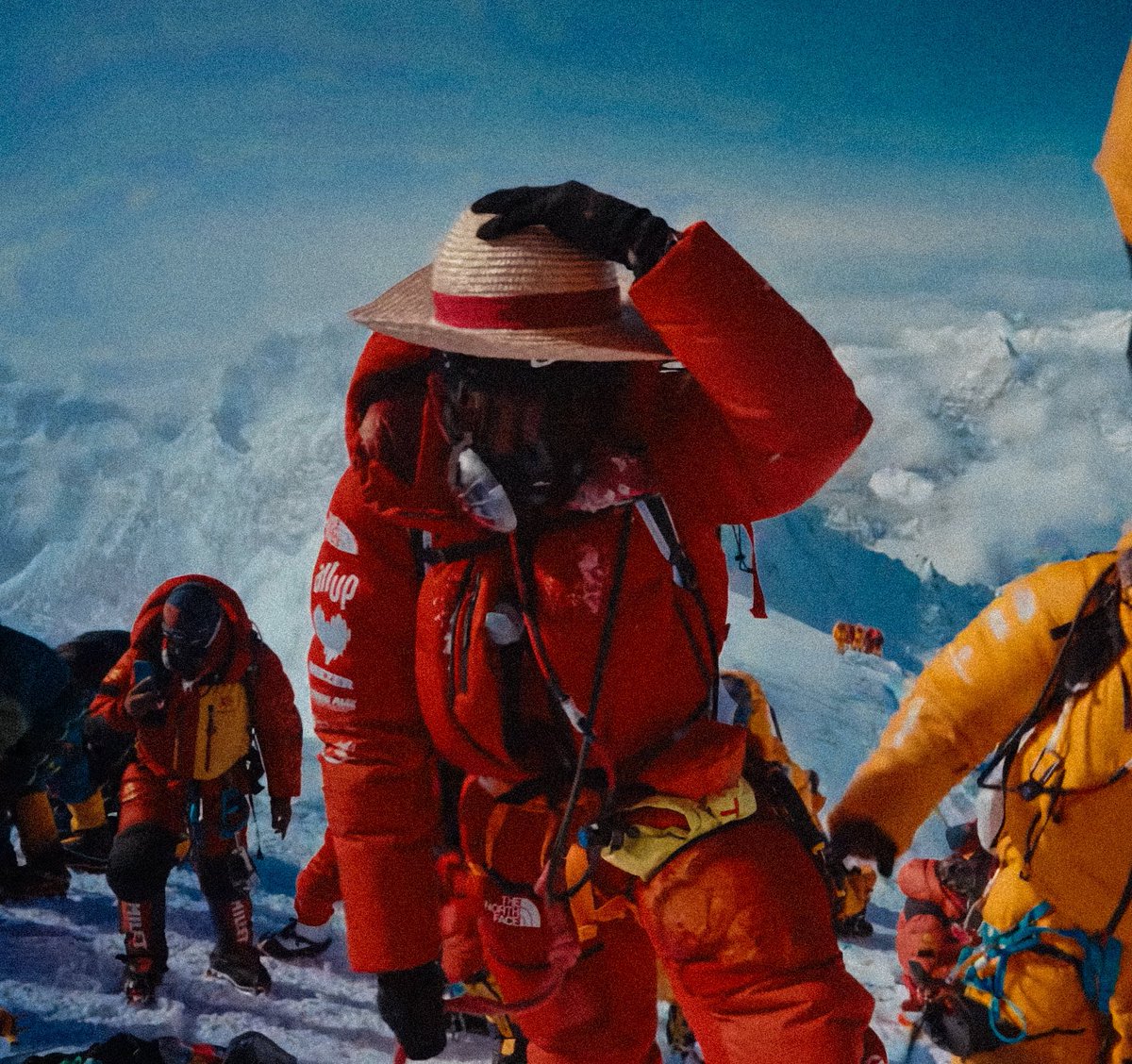 onepiecedaiIys's tweet image. The French YouTuber @Inoxtag climbed Mt. Everest with Luffy's straw hat !