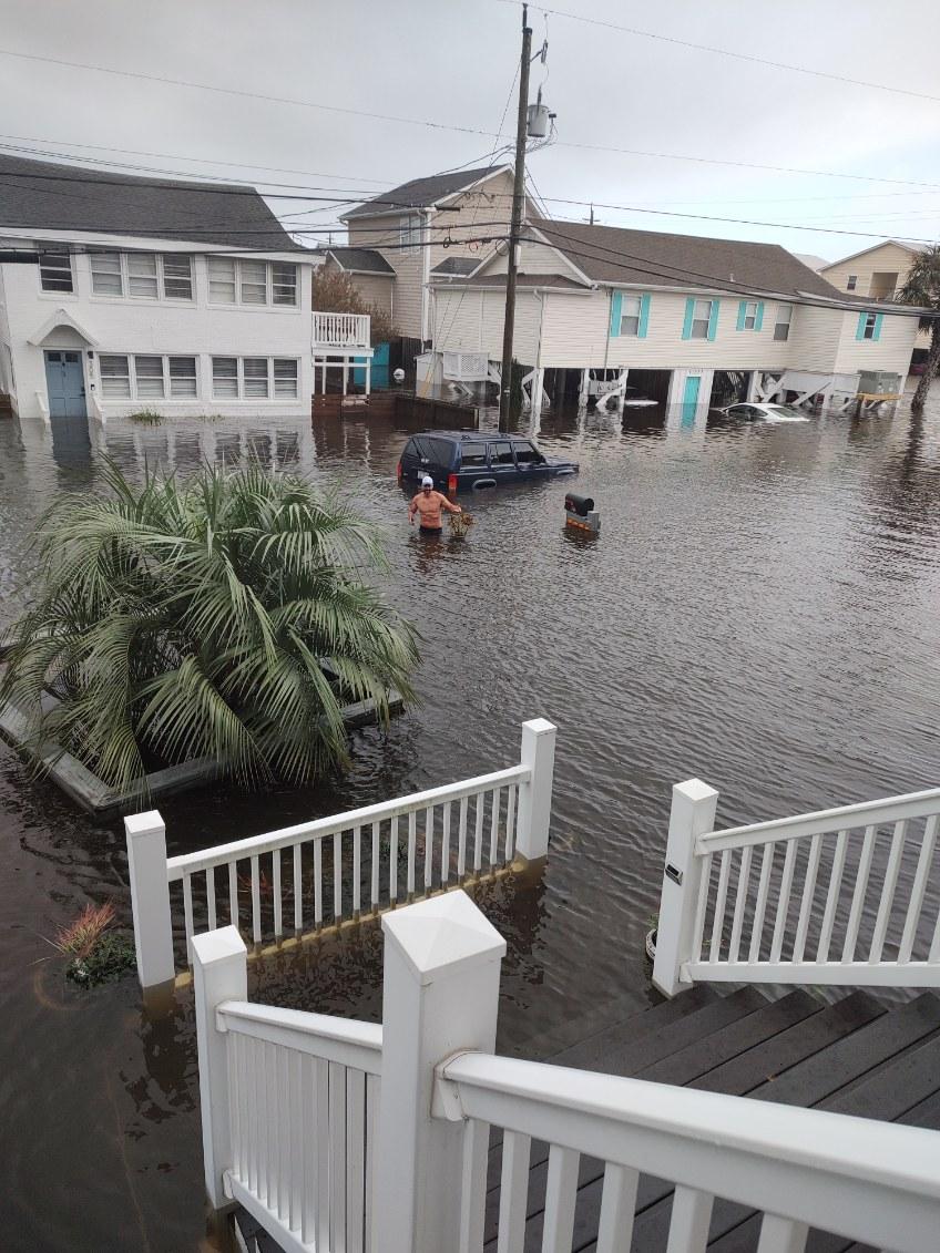 thelogochic's tweet photo. Forecast Unnamed Storm, Tropical Cyclone 8...Local Weather called for 4'' rain &amp; some wind...&amp; School Age children sent to school. 18" later...totally caught of guard in Carolina Beach, NC.
@JimCantore
#wackyweather #tropicalcyclone8 #needanark #1000yearflood https://t.co/4Zf0GR5MLy