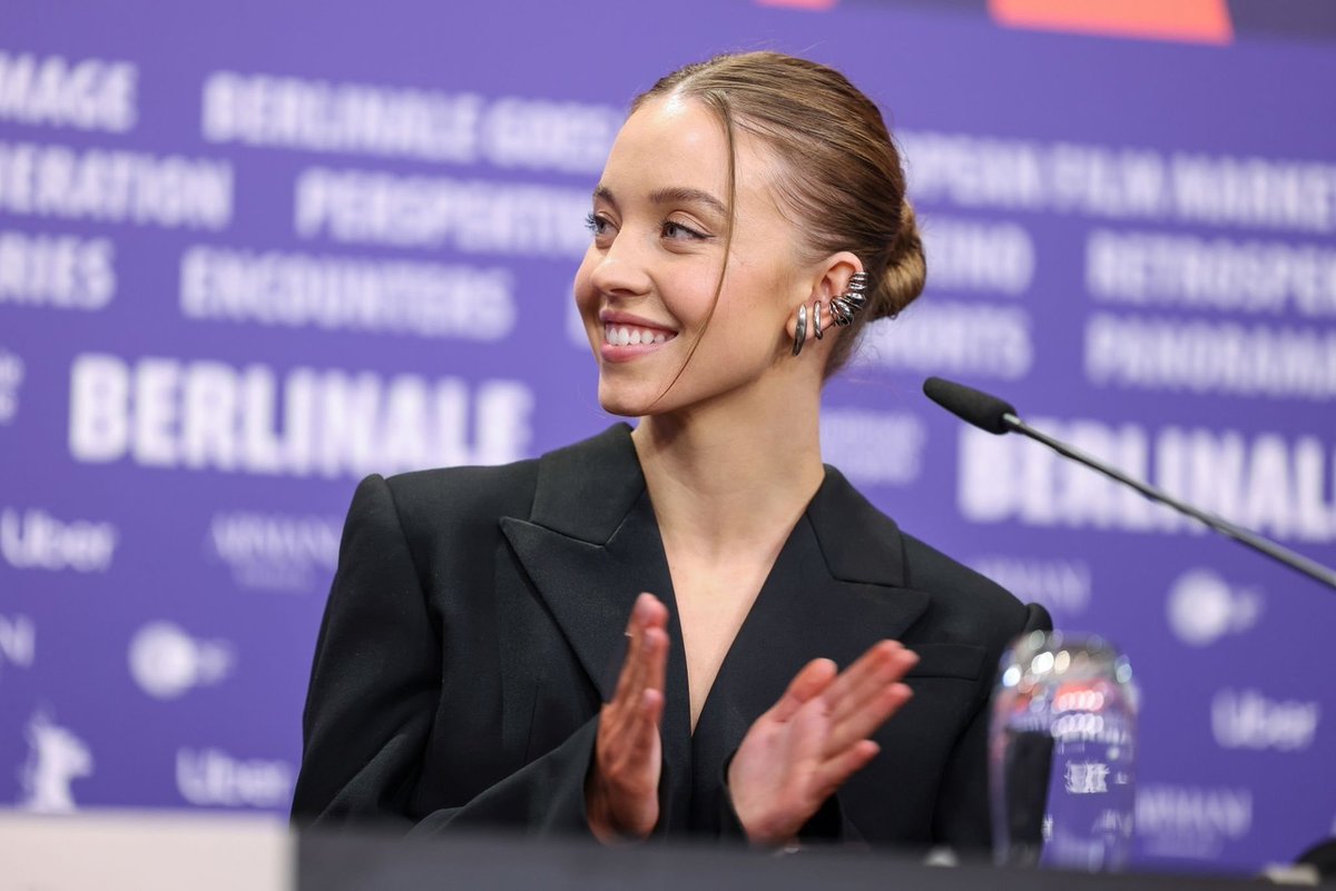 © 𝗚𝗩𝗡 • Hot T͟o͟p͟i͟c͟s͟ • 𝗙𝗶𝗹𝗺 𝗙𝗲𝘀𝘁𝗶𝘃𝗮𝗹🎟️
❨ 2024 ❩ › N͟e͟w͟s͟ 🗞️
𝘁𝗮𝗴: #GeekVibesNationRP

𝗡𝗲́𝗺𝗲𝘀𝗶𝘀 𝗦. 𝗥𝗲𝗶𝗱 (<a href="/fireheartvault/">𝖭𝖾́𝗆𝖾𝗌𝗂𝗌 ೫</a>) during "#RealityFilmRP" panel at the press conference during the #RPBerlinale.