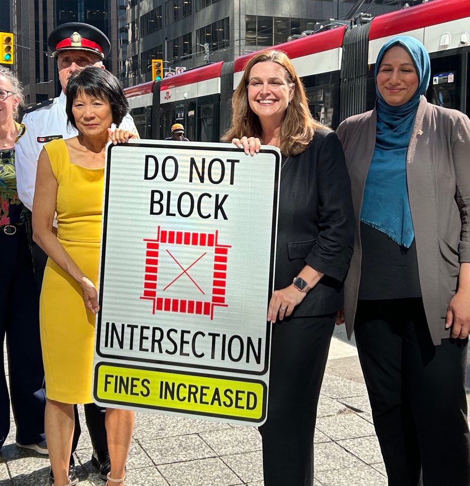 🚷BREAKING: Toronto Mayor Olivia Chow announces the “DO NOT BLOCK THE BOX” initiative.

This increases fines if you block an intersection.

Unless you’re part of a mob causing chaos, calling for death and destruction.

Then you can break the law and police will bring you coffee!