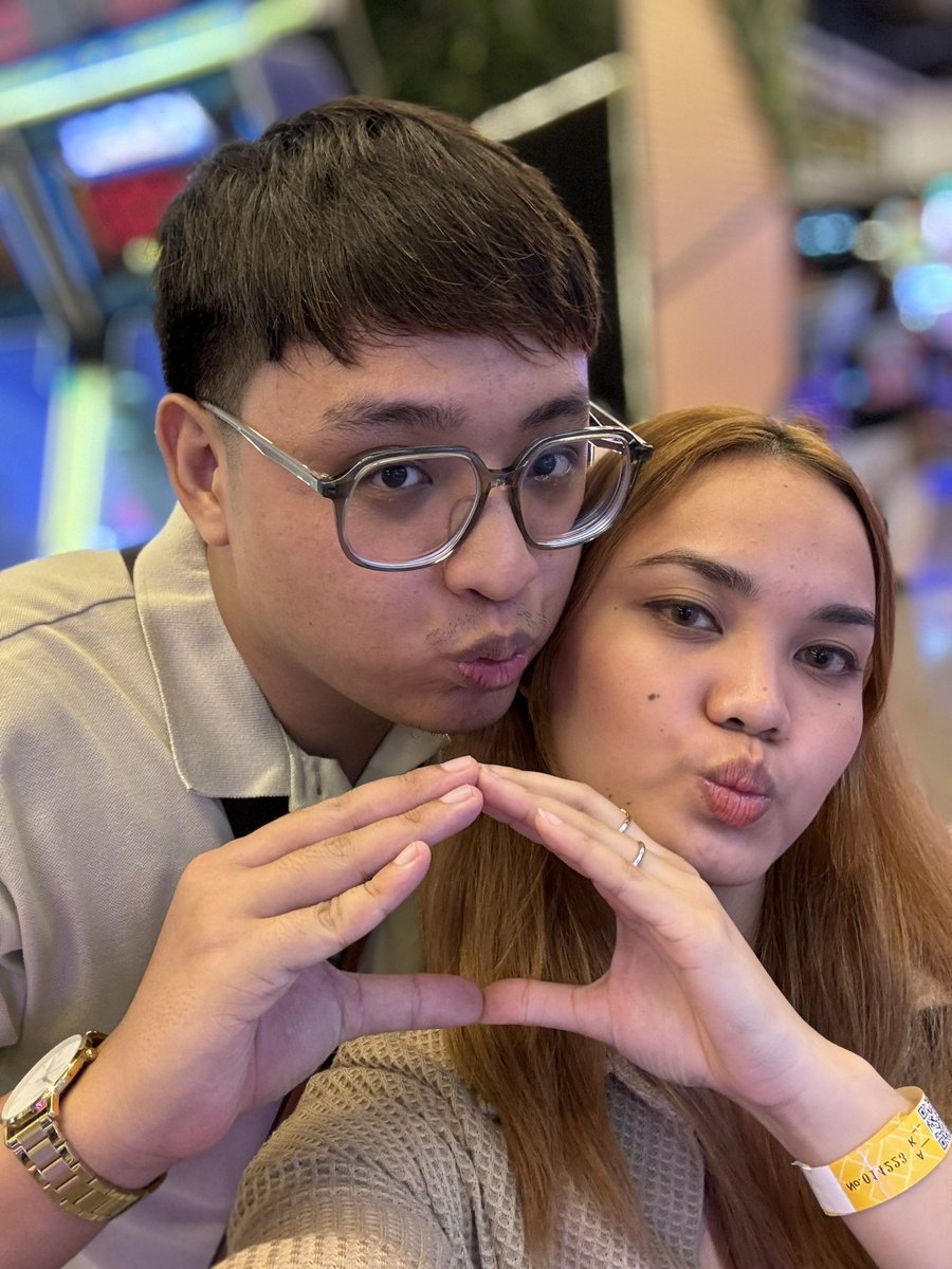 SenseiAnds's tweet photo. Happy 45th monthsary to us! Mahal na mahal po kita! Tingin so borgir ❤️🫶🏻 https://t.co/wWpLbcZAma