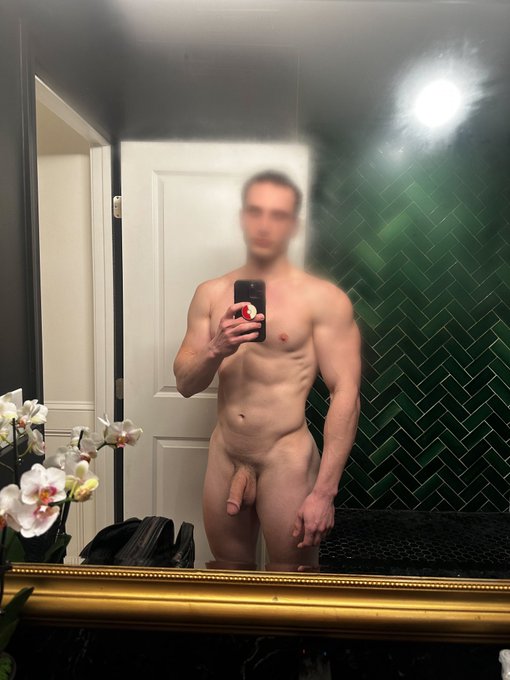 Watch novinhofr21's leaked NSFW photo on TwXstars