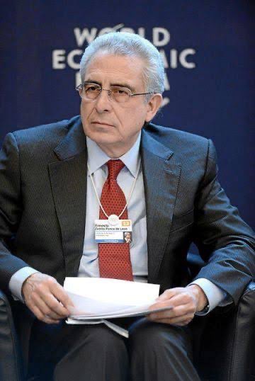 Como que llegó la hora de que el pueblo de Mexico le cobre la deuda que este hijo de puta nos dejó, hizo su desmadre a favor de un par de ojetes y los que estamos pagado es el pueblo. Que vaya a chingar a su madre Zedillo y que enfrente la justicia.