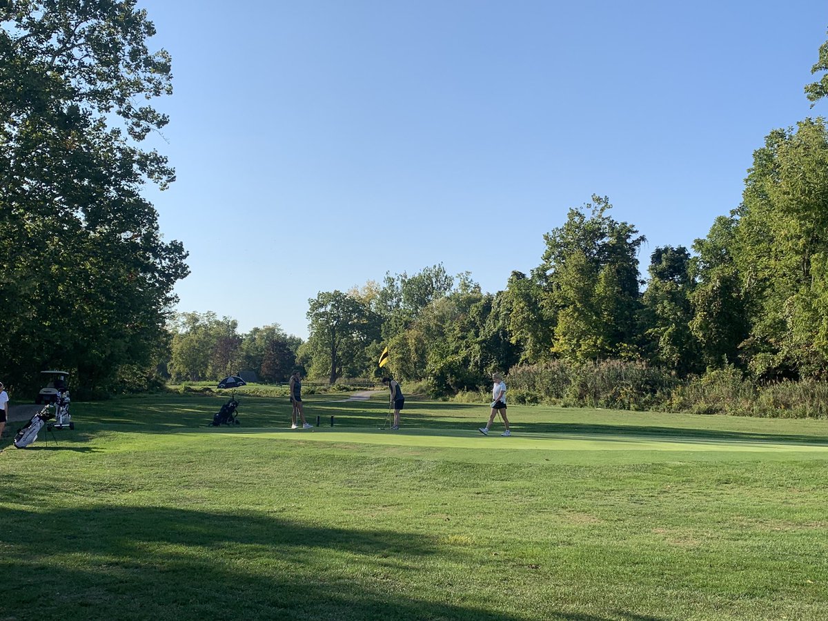 OFgirlsgolf's tweet image. Varsity beat Amherst 202-241 Monday evening at Fox Creek. The team was led by Addison Mullen (48), Aubrey Caraballo (50), Mya Hovan (51), and Ashley Veverka (53). The team is now 6-2 in the SWC and plays in the Canterbury Invite tomorrow. Great job ladies!