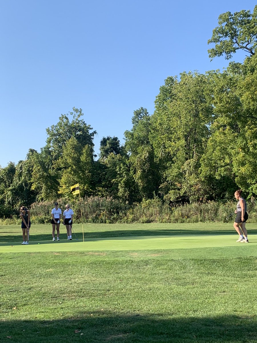 OFgirlsgolf's tweet image. Varsity beat Amherst 202-241 Monday evening at Fox Creek. The team was led by Addison Mullen (48), Aubrey Caraballo (50), Mya Hovan (51), and Ashley Veverka (53). The team is now 6-2 in the SWC and plays in the Canterbury Invite tomorrow. Great job ladies!