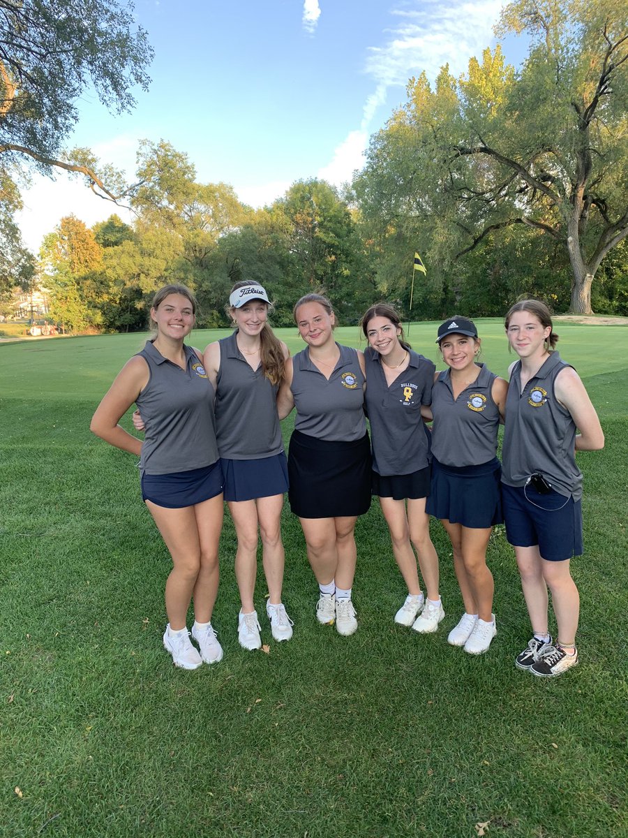 OFgirlsgolf's tweet image. Varsity beat Amherst 202-241 Monday evening at Fox Creek. The team was led by Addison Mullen (48), Aubrey Caraballo (50), Mya Hovan (51), and Ashley Veverka (53). The team is now 6-2 in the SWC and plays in the Canterbury Invite tomorrow. Great job ladies!