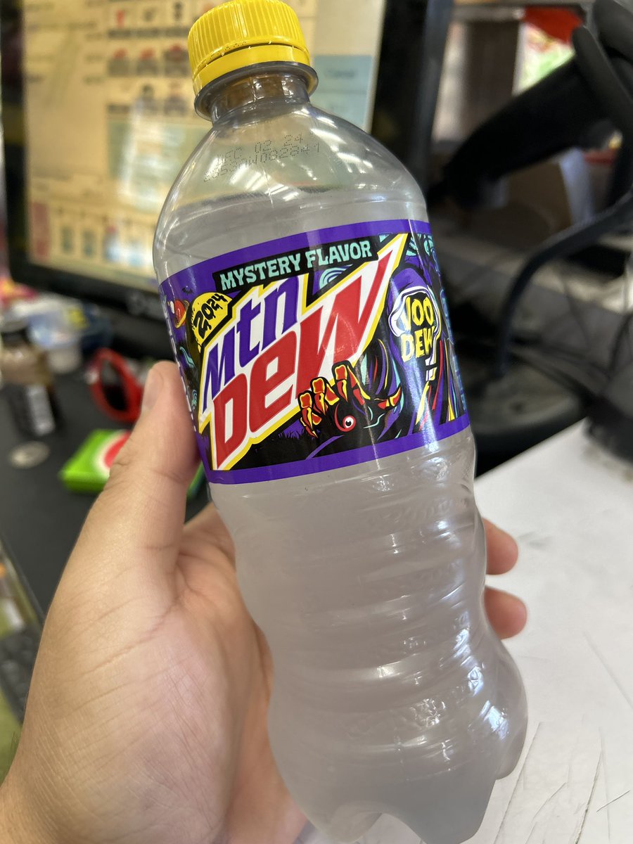 RevanEnt7140's tweet photo. I Keep Track Of The Seasons By The Current Flavor Of Mtn Dew So As Far As Im Concerned It’s Fall And It’s Halloween 
#pepsi #mtndew #voodew #mtndewvoodew https://t.co/sFCMXuK5rS