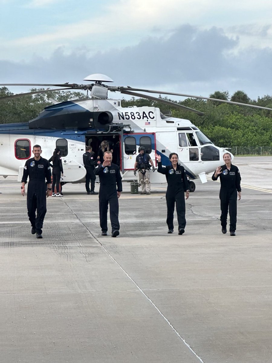 drdemola01's tweet image. Welcome back to Earth!

Polaris Dawn crew: Scott Poteet, Jared Isaacman, Sarah Gillis, and Anna Menon.

#PolarisDawn #PolarisProgram #spacewalk #spaceflight #spaceflightmissions #SpaceX #Dragon #CrewDragon #jaredisaacman #scottpoteet #sarahgillis #annamenon  #drdemola