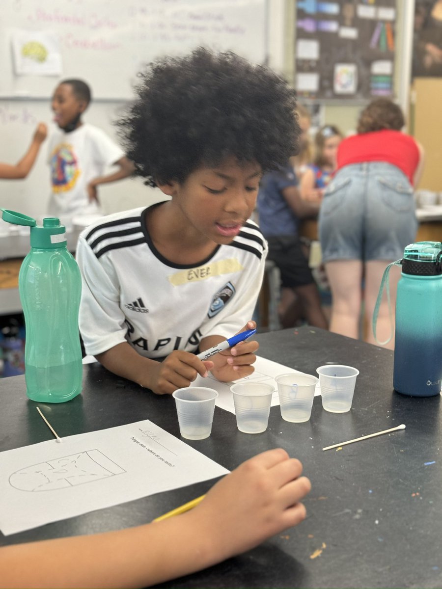 TheBaleLab's tweet photo. This was a fabulous week we spent with 2-4 graders discussing the brain 🧠 and mental wellbeing while doing super fun and hands-on science and art 🎨  funded by @AvieFoundation. The kids made amazing #FreeLittleLibrary boxes being installed in Aurora and Denver. https://t.co/8fWutiAlWt