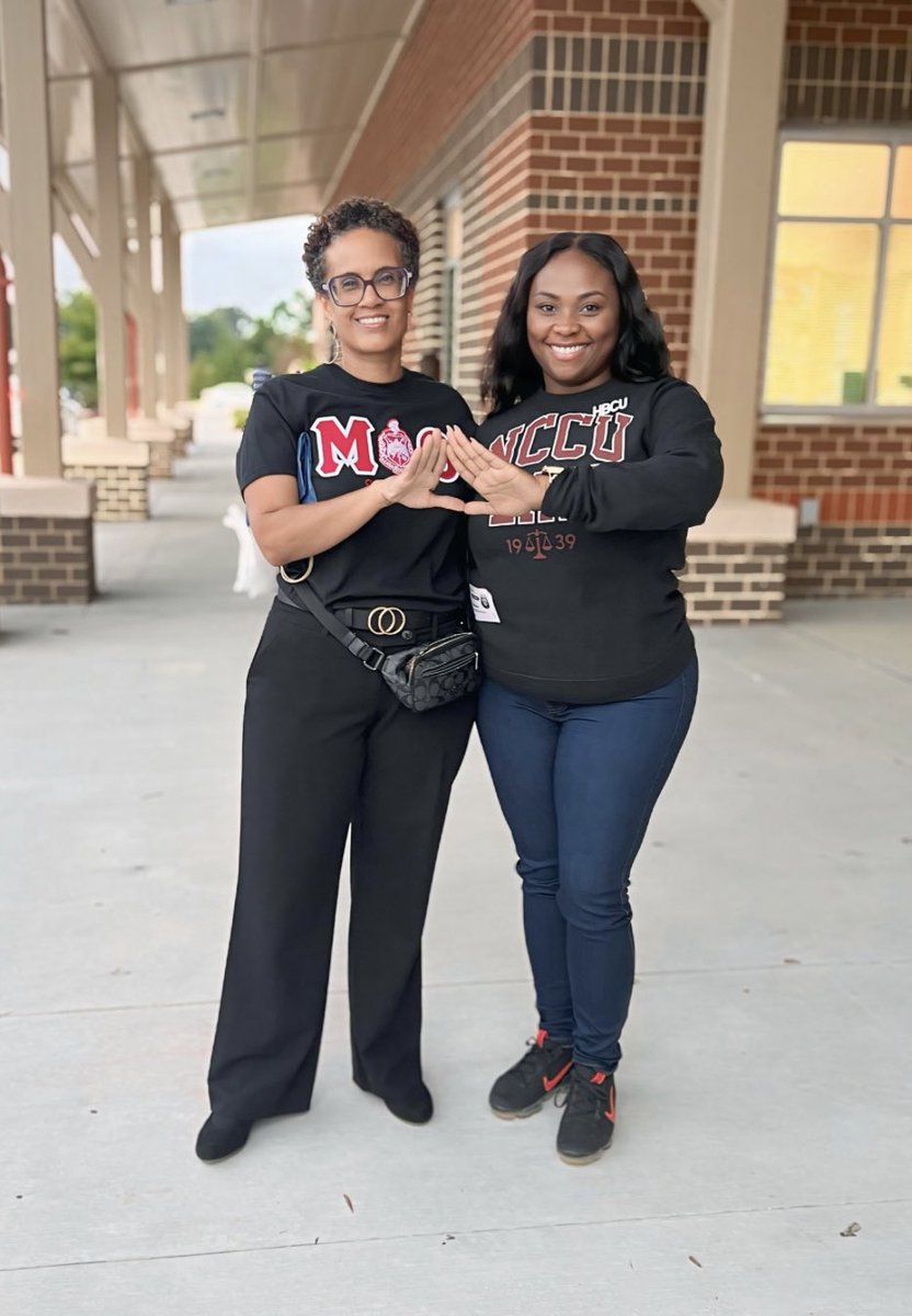 NeuseRiverMS's tweet image. Celebrating #HBCUWeek! Our amazing teachers are rocking their HBCU pride today 🎓🔥 Let's continue to inspire our students by sharing the rich legacy of Historically Black Colleges &amp;amp; Universities! #HBCUPride #FutureScholars