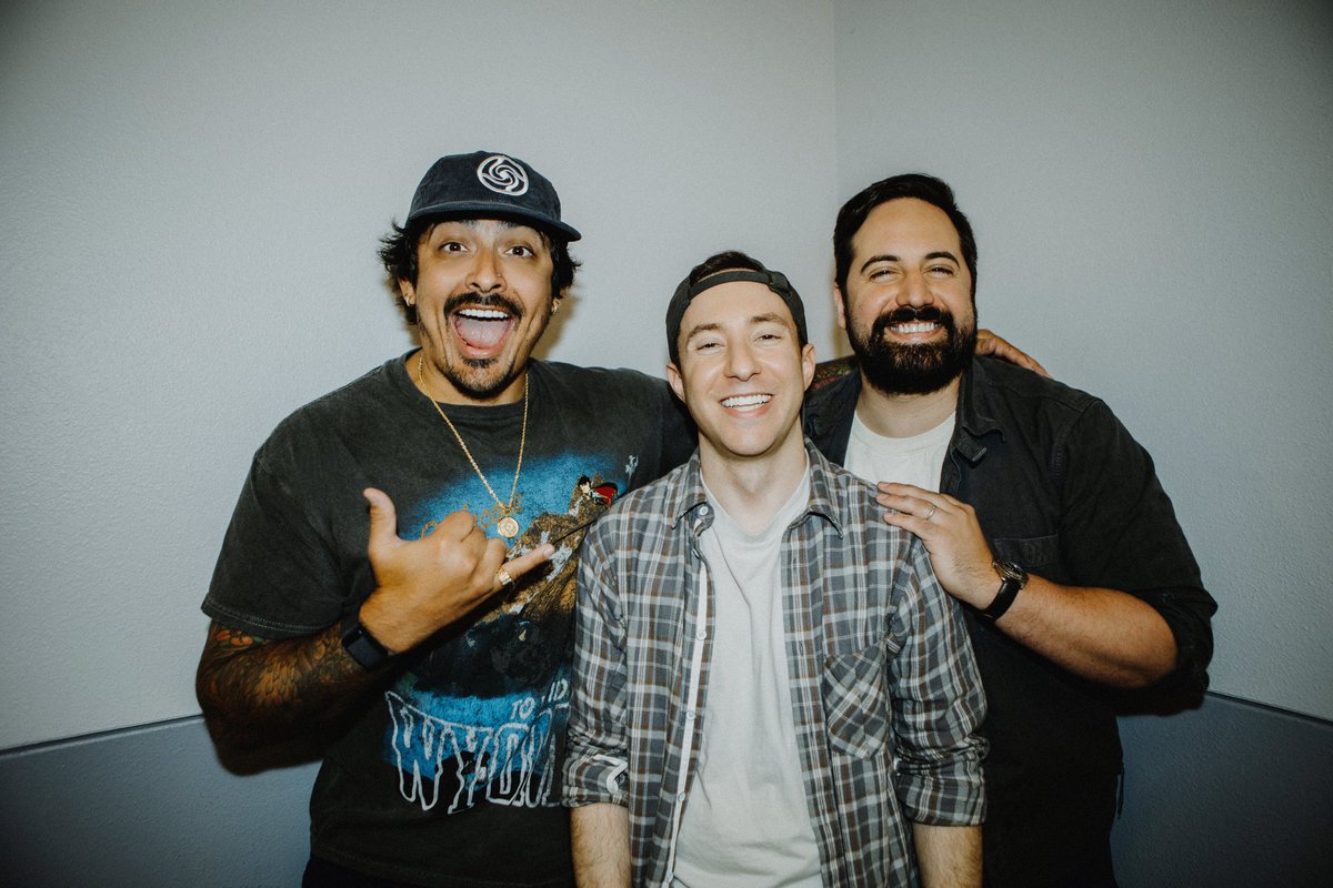 Robbie Daymond (@robbiedaymond) on Twitter photo NINE years on-stage with your best friends, making audiences (and ourselves) laugh. Man, what more could you ask for? 🌋 🧡
Photos by: <a href="/arielkassulke/">ariel kassulke</a> NINE years on-stage with your best friends, making audiences (and ourselves) laugh. Man, what more could you ask for? 🌋 🧡
Photos by: <a href="/arielkassulke/">ariel kassulke</a>