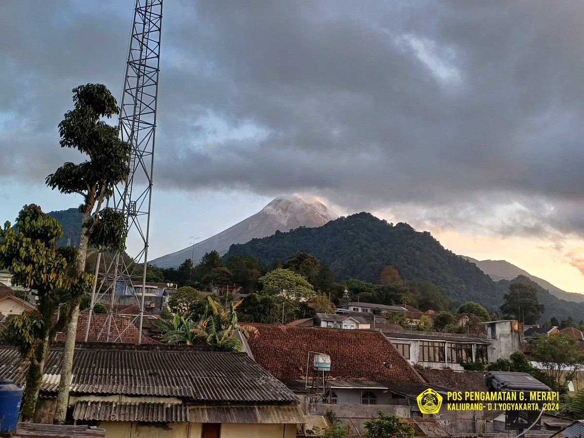 Via PGM Kaliurang  :
Visual #Merapi tampak, cuaca berawan, suhu udara 17.7 °C,
kelembaban 69 %rh, tekanan udara 918.8 hpa,
Angin perlahan ke barat.
#siagamerapi #aktivitasmerapi