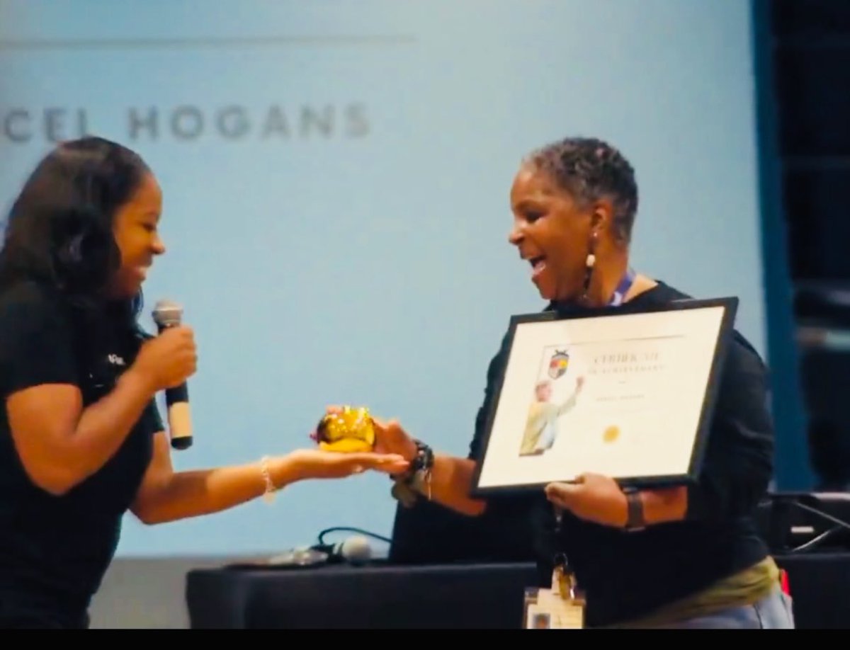 tech4allminds's tweet image. It&apos;s a joy knowing I will make a difference. Supporting teachers and fostering collaboration with students will create opportunities to inspire, uplift, and transform the future.
#applelearningcoach
#appledistinguishedschools