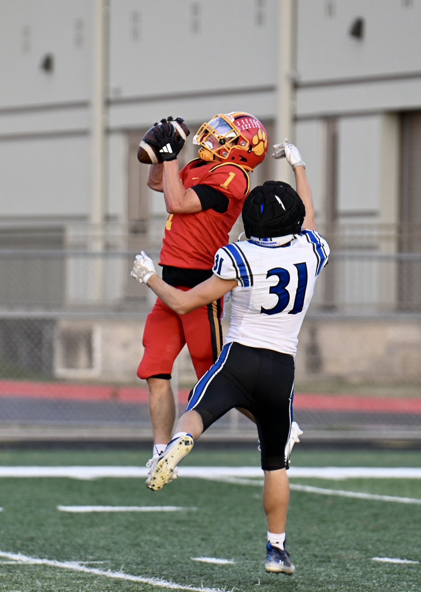 <a href="/BataviaFootball/">Batavia Football</a>  <a href="/mike_vander11/">Michael Vander Luitgaren</a> to <a href="/owenkochen1/">owenkochen1</a> with a fantastic grab