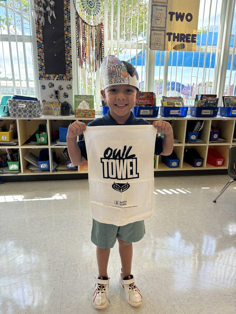 L_Pomerantz's tweet photo. When your student goes to the FAU game and thinks of you! #myheart โฅ๏ธ๐ #goowls @FAUFootball ๐ฆ @FAUAlumni #proudowl https://t.co/7iFf0EqNfE